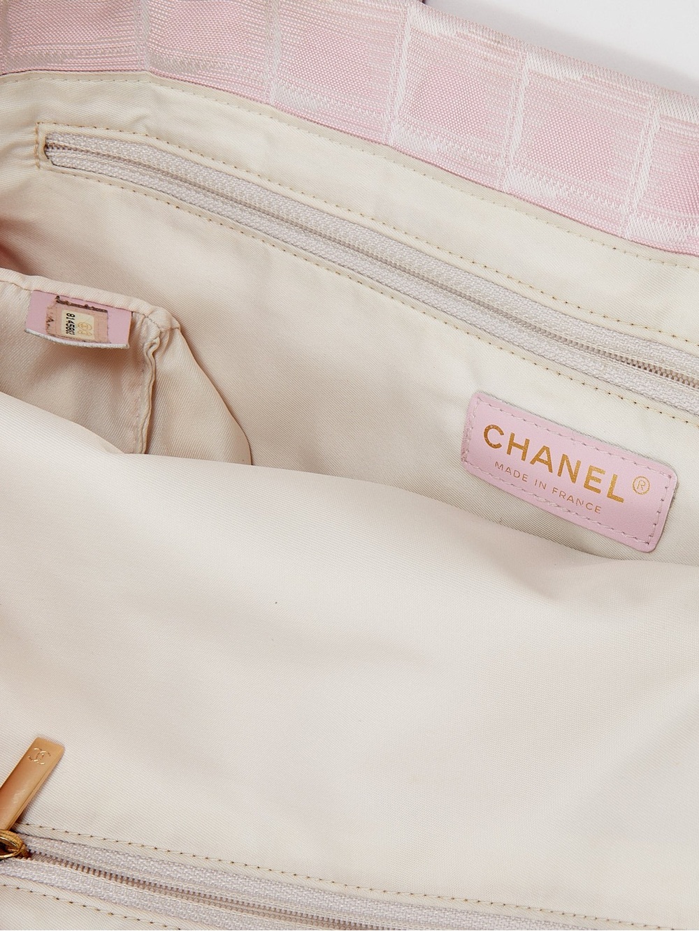 CHANEL pink CC logo Travel Tote - Picture 7 of 16